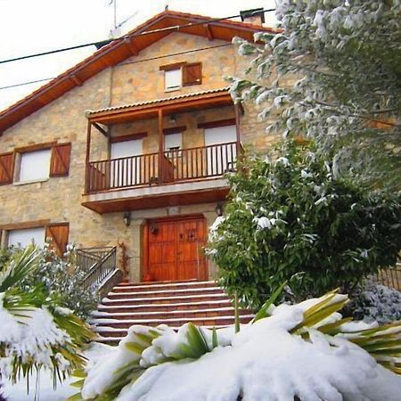 La Casona De Collado Guest House Hoyos del Collado Bagian luar foto