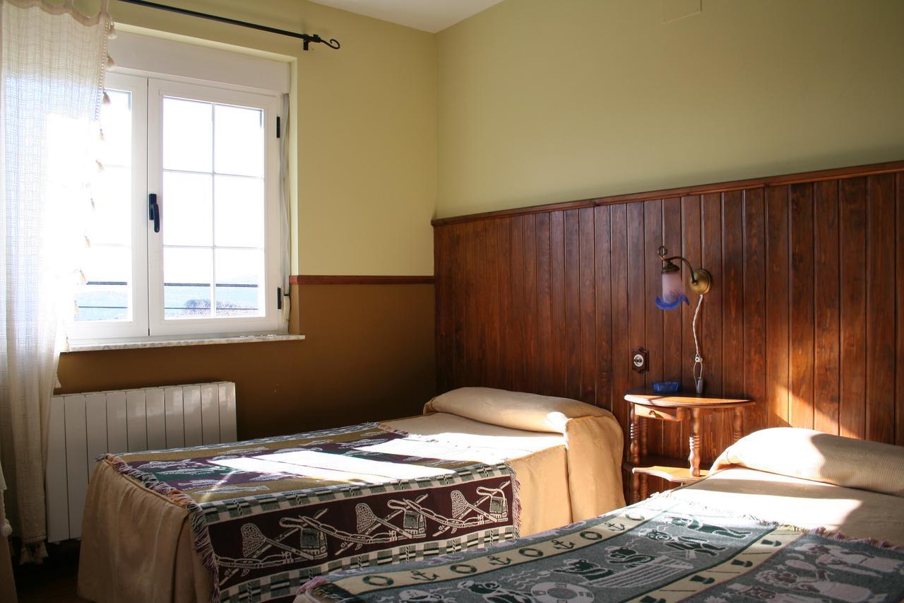 La Casona De Collado Guest House Hoyos del Collado Bagian luar foto