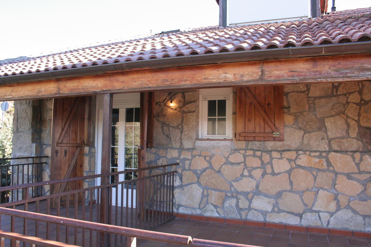 La Casona De Collado Guest House Hoyos del Collado Bagian luar foto