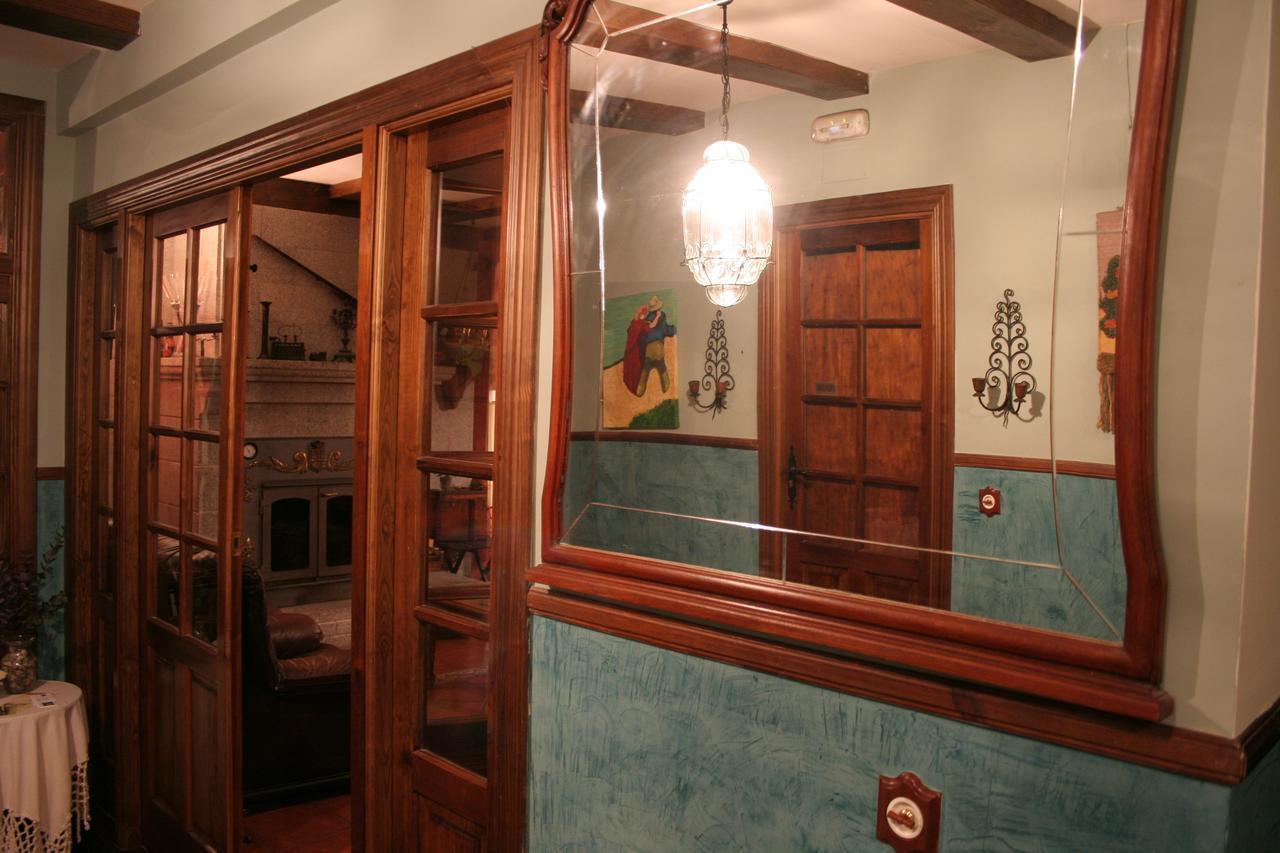 La Casona De Collado Guest House Hoyos del Collado Bagian luar foto