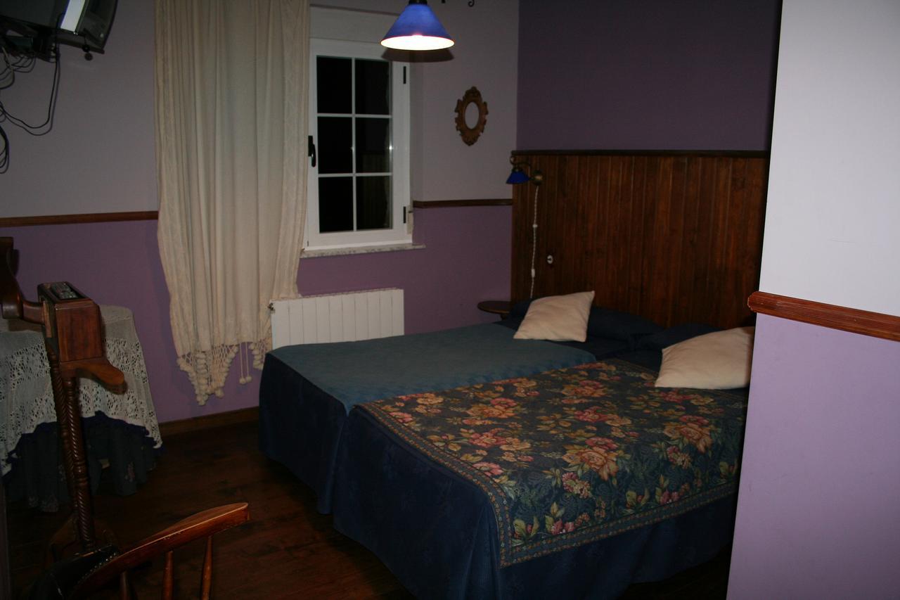 La Casona De Collado Guest House Hoyos del Collado Bagian luar foto