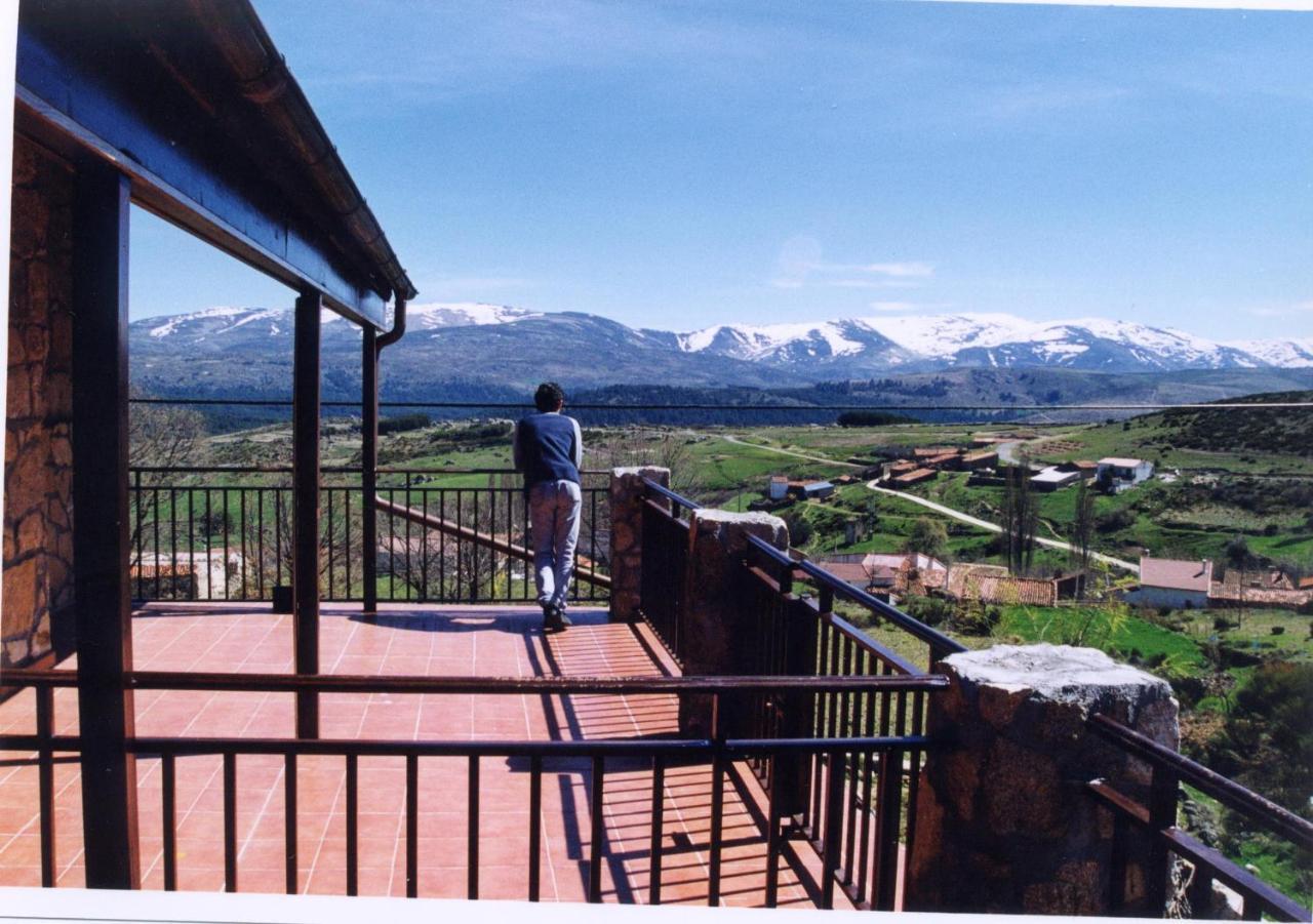 La Casona De Collado Guest House Hoyos del Collado Bagian luar foto